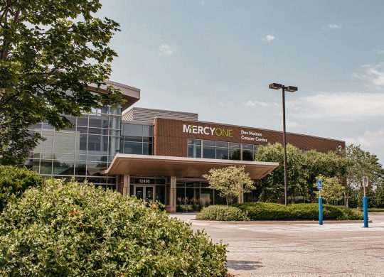 Mercy One Clive outside of building with parking lot and landscaping visible