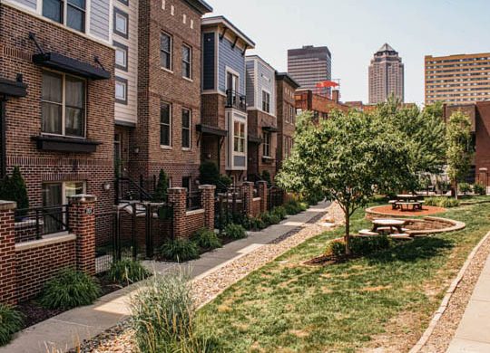 BROWNSTONES ON GRAND 4